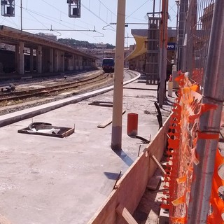 Migliorano i servizi per i viaggiatori: nuovi marciapiedi nella stazione di Genova Brignole Migliorano i servizi per i viaggiatori: nuovi marciapiedi nella stazione di Genova Brignole