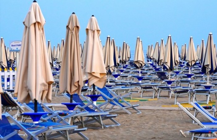 Concessioni balneari, da Fratelli d'Italia la richiesta al Governo Draghi: "Un provvedimento d'urgenza per difendere il turismo" Concessioni balneari, da Fratelli d'Italia la richiesta al Governo Draghi: "Un provvedimento d'urgenza per difendere il turismo"
