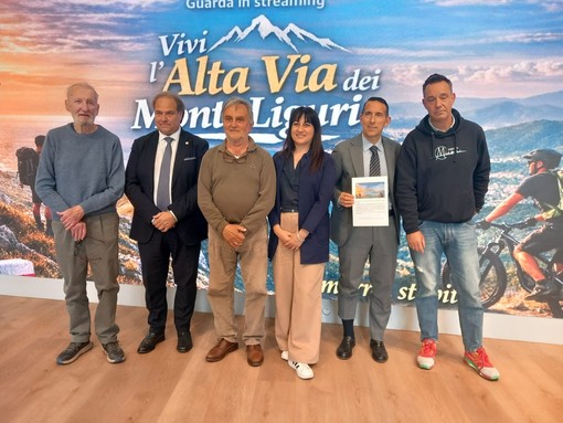 Alta Via dei Monti Liguri, il docufilm che racconta l’entroterra tra sentieri, borghi e cavalli selvaggi arriva su Prime Video