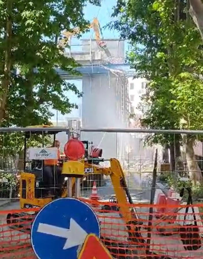 Prolungamento metro: rumori e polveri per la demolizione del tronchino di Brin, la preoccupazione del Municipio (video) Prolungamento metro: rumori e polveri per la demolizione del tronchino di Brin, la preoccupazione del Municipio (video)