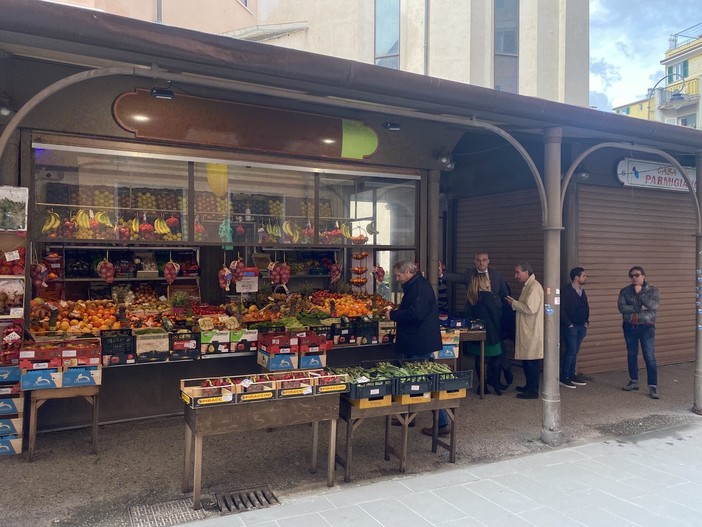 Mercato di piazza Sarzano, la rivolta del Civ: "Basta promesse, vogliamo fatti!" Mercato di piazza Sarzano, la rivolta del Civ: "Basta promesse, vogliamo fatti!"
