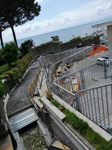 Quarto: il cemento invade la piazza di fronte al monumento dei Mille di Garibaldi Quarto: il cemento invade la piazza di fronte al monumento dei Mille di Garibaldi