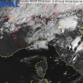 Meteo: schiarite agli estremi della regione, nuvolosità intensa sul settore centrale con qualche debole piovasco Meteo: schiarite agli estremi della regione, nuvolosità intensa sul settore centrale con qualche debole piovasco