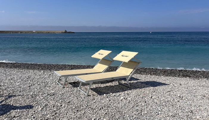 Chiavari sfida il caro spiaggia: dal Comune ombrelloni e lettini a 5 euro al giorno