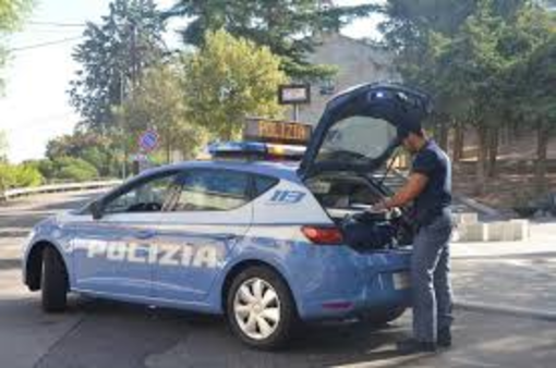 Aggredisce poliziotto dopo essere evaso dai domiciliari. Arrestato 60enne Aggredisce poliziotto dopo essere evaso dai domiciliari. Arrestato 60enne