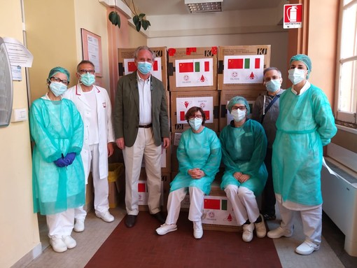 Donazione di 30.000 mascherine: continua la collaborazione tra Pechino, l’ospedale Galliera e l’associazione thalassemici Donazione di 30.000 mascherine: continua la collaborazione tra Pechino, l’ospedale Galliera e l’associazione thalassemici