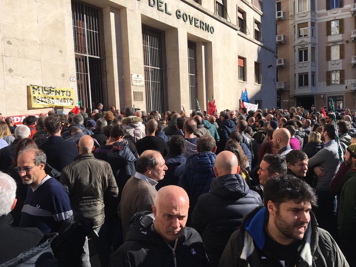 Su Piaggio il Prefetto garantisce ai sindacati un impegno concreto. Pasa (CGIL): "Nei prossimi 5 giorni ci giochiamo il futuro dell'azienda" Su Piaggio il Prefetto garantisce ai sindacati un impegno concreto. Pasa (CGIL): "Nei prossimi 5 giorni ci giochiamo il futuro dell'azienda"