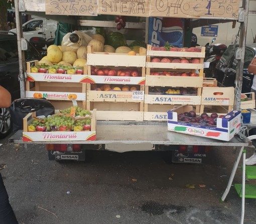 Decoro e legalità a Genova: l'intervento della Polizia su merce e automezzi