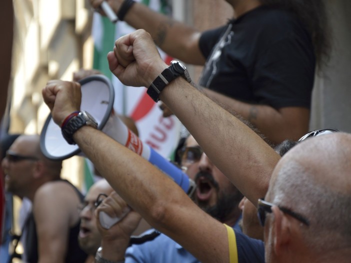 Torna domani la protesta in piazza De Ferrari: doppia convocazione nel pomeriggio
