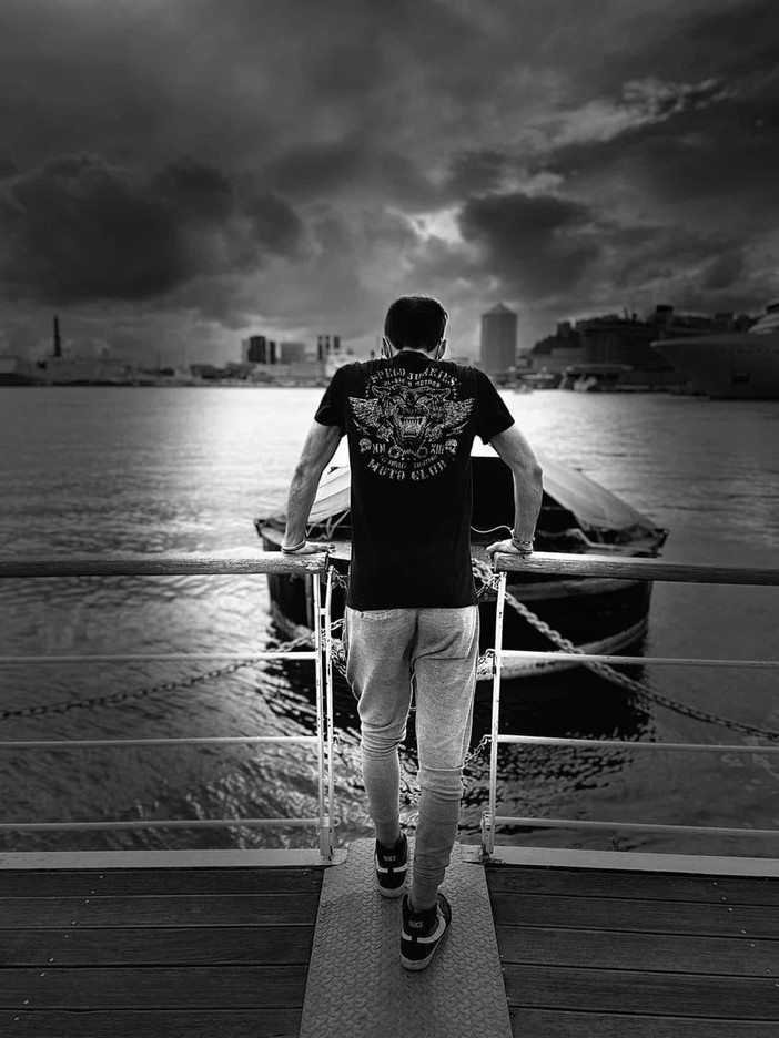 Le rubano il telefono del figlio morto in un incidente, l'appello della madre: "Era l'unico modo per sentire la sua voce"