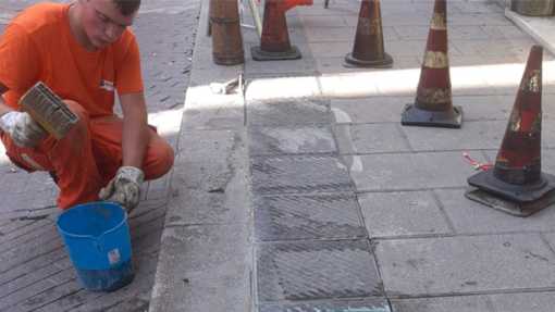 Manutenzione dei marciapiedi, nel mirino l’app Segnalaci: “Dà la precedenza a lavori non urgenti” Manutenzione dei marciapiedi, nel mirino l’app Segnalaci: “Dà la precedenza a lavori non urgenti”