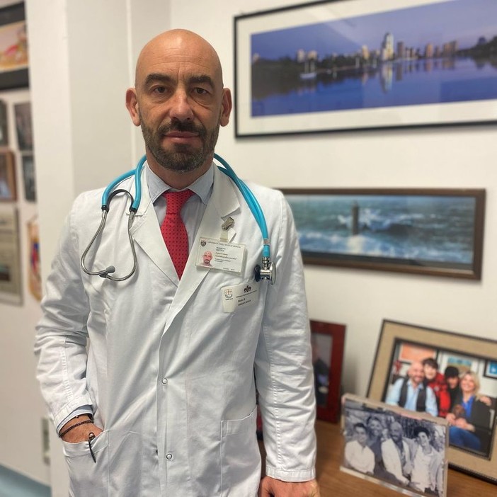 Covid, Bassetti: "In reparto due donne anziane, gravi non vaccinate"