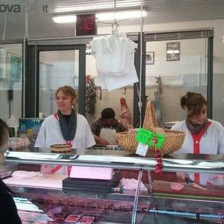 Sestri Ponente, si abbassa un’altra serranda: dopo 73 anni chiude la Macelleria Bisio