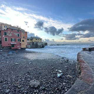Mareggiate, Toti: "Massima prudenza nel percorrere le strade costiere, non avvicinarsi al litorale"
