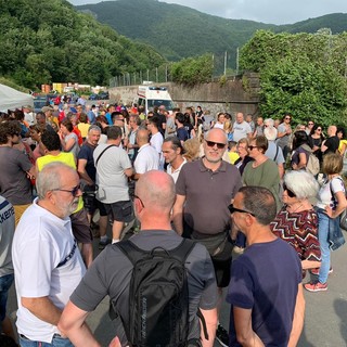 Statale 35 dei Giovi, sindaci e comitati in piazza: "Chiediamo tempi certi per la riapertura e ristori per i commercianti"