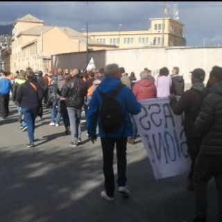 "No green pass", il corteo dei manifestanti s'è fermato in piazza Massena (FOTO e VIDEO) "No green pass", il corteo dei manifestanti s'è fermato in piazza Massena (FOTO e VIDEO)