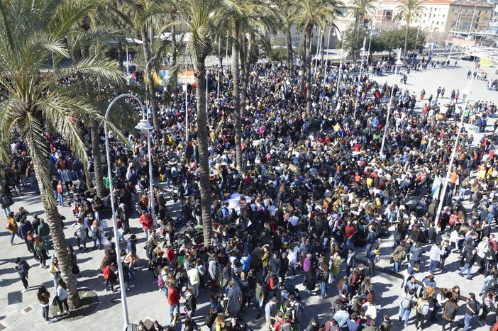 Un'ora a luce spenta contro il riscaldamento globale con "Earth Hour"