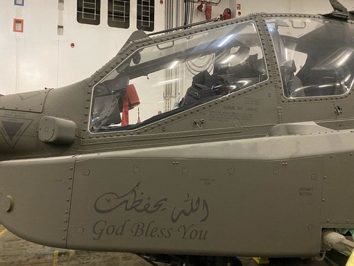 'Dio vi benedica', la scritta sull'elicottero della guerra intercettato al porto di Genova 'Dio vi benedica', la scritta sull'elicottero della guerra intercettato al porto di Genova