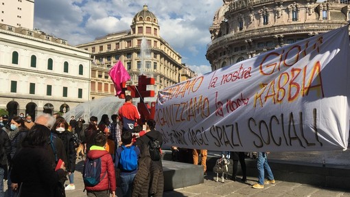 Chiusura dei centri sociali, il grido d’allarme: “Genova non è una città per giovani” Chiusura dei centri sociali, il grido d’allarme: “Genova non è una città per giovani”
