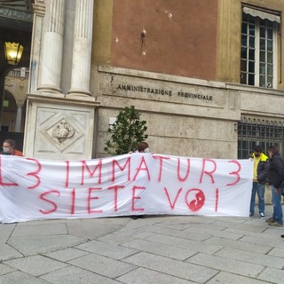 Genova, pochi gli studenti in piazza contro la maturità voluta da Bianchi (FOTO e VIDEO)