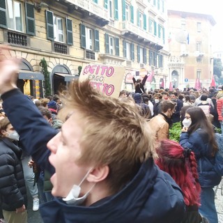&quot;Riportiamo la scuola al centro del dibattito&quot;, studenti in piazza questa mattina a Genova