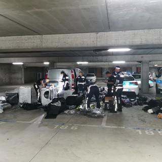 Carico di motorini rubati pronti a partire per il Marocco sequestrato: un fermo e un indagato