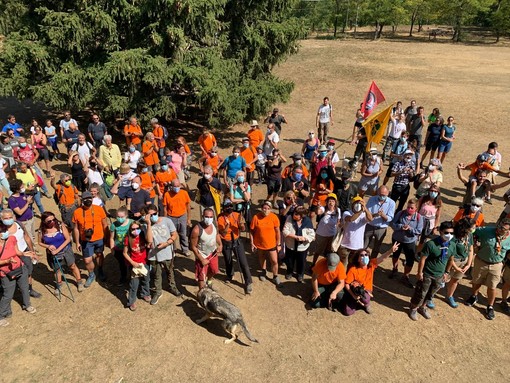Oltre 300 cittadini in marcia per dire no alla miniera e sostenere il comprensorio del Beigua Oltre 300 cittadini in marcia per dire no alla miniera e sostenere il comprensorio del Beigua
