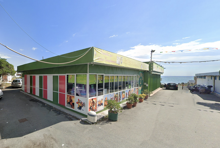 Corso Italia, via alla demolizione di Mondobimbo Corso Italia, via alla demolizione di Mondobimbo