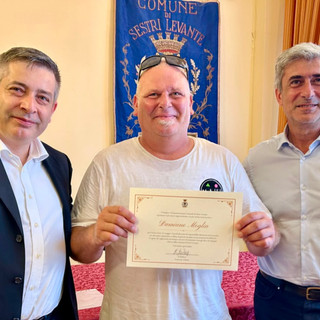 Sestri Levante, difese alcune ragazze e venne aggredito vicino alla stazione: il Comune premia Damiano Moglia Sestri Levante, difese alcune ragazze e venne aggredito vicino alla stazione: il Comune premia Damiano Moglia