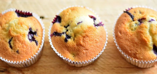 Mercoledì Veg: oggi prepariamo i muffin veg ai mirtilli e nocciole, ecco la ricetta