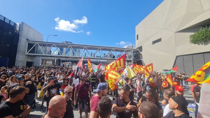 Blocco stradale alla protesta pro Gaza, scattano 80 denunce