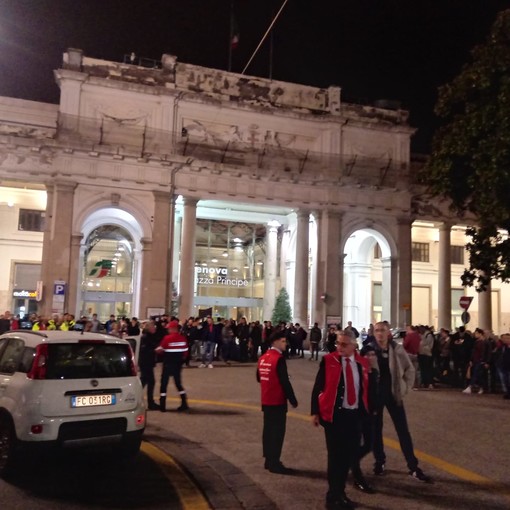 Notte di lavoro a Principe per fronteggiare l'emergenza maltempo: anche il Gran Turismo del Carlo Felice al servizio dei pendolari