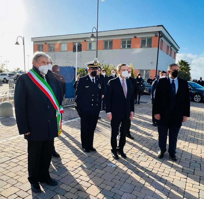 Porto, terzo valico, ferrovie, Draghi elenca le opere finanziate con il Pnrr, "Un sogno che sta diventando realtà" (FOTO e VIDEO) Porto, terzo valico, ferrovie, Draghi elenca le opere finanziate con il Pnrr, "Un sogno che sta diventando realtà" (FOTO e VIDEO)