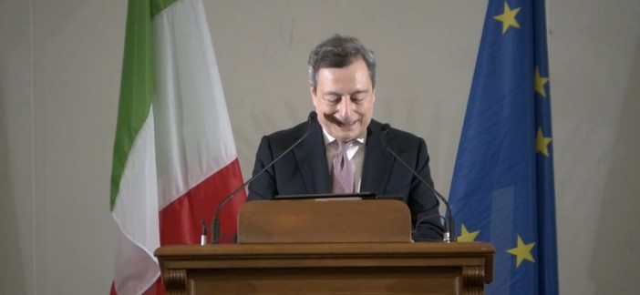 Caro bollette, Draghi annuncia un intervento del governo: "Non dimentichiamo le difficoltà di famiglie e imprese"