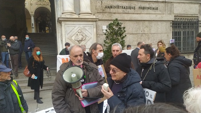 Diga Perfigli, protesta del comitato e incontro con Città Metropolitana, che ribadisce: "L'opera va avanti" (foto e video) Diga Perfigli, protesta del comitato e incontro con Città Metropolitana, che ribadisce: "L'opera va avanti" (foto e video)