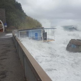 Maltempo: mareggiate intense, le disposizione del Comune di Genova