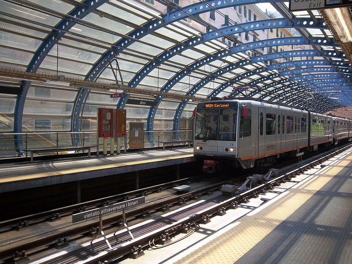 Genova sperimenta la gratuità del TPL: trasporto pubblico gratuito per 4 mesi su metropolitana e impianti verticali