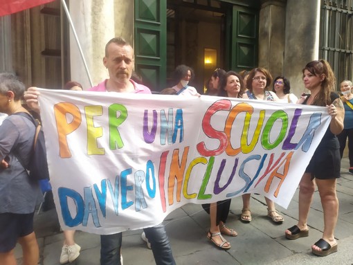 "Classe negata agli alunni disabili", questa mattina il presidio davanti l'Ufficio Scolastico Regionale