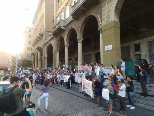 "No green pass", tre manifestazioni a Genova a partire da domani, si protesta anche per i rincari delle bollette