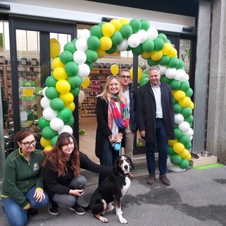 Oregina, l’ex mercato rionale riapre al pubblico con un nuovo negozio per gli amici a quattro zampe