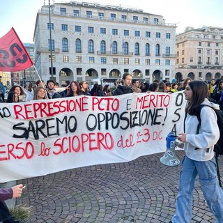 "Nessun merito al governo", questa mattina studenti genovesi in piazza (foto)