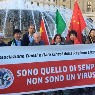 Comunità cinese in piazza De Ferrari: &quot;Non siamo dei virus&quot; (FOTO e VIDEO)