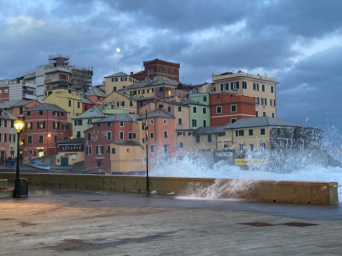 Maltempo su Genova: le immagini della mareggiata da Boccadasse (VIDEO e FOTO) Maltempo su Genova: le immagini della mareggiata da Boccadasse (VIDEO e FOTO)