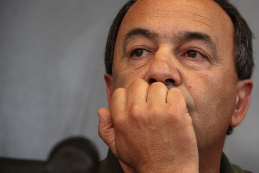 Mimmo Lucano condannato, alle 18 in piazza De Ferrari presidio di solidarietà organizzato dall'Anpi Mimmo Lucano condannato, alle 18 in piazza De Ferrari presidio di solidarietà organizzato dall'Anpi