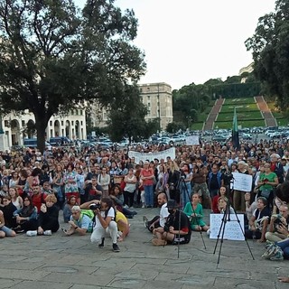 Foto e video dal gruppo Telegram 'Libera Piazza Genova'