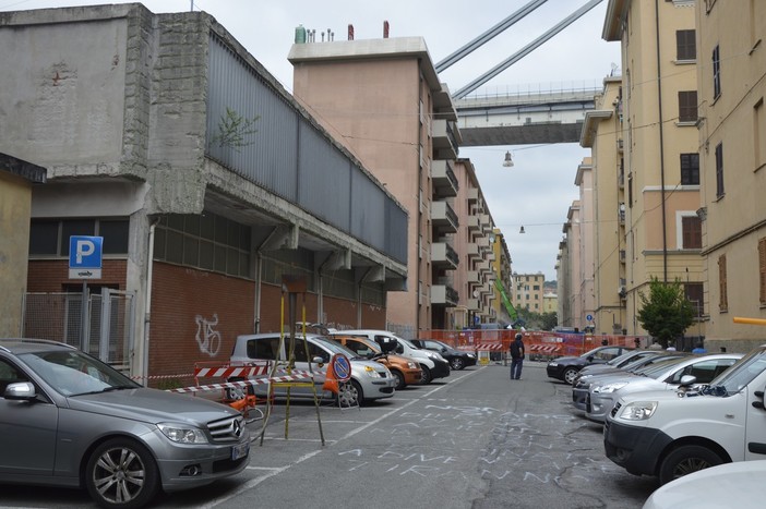 Demolizione Morandi: rientrano a casa le famiglie sfollate Demolizione Morandi: rientrano a casa le famiglie sfollate