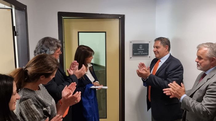 Svelata la targa del Milite Ignoto nella sede della Stazione Unica Appaltante Regionale