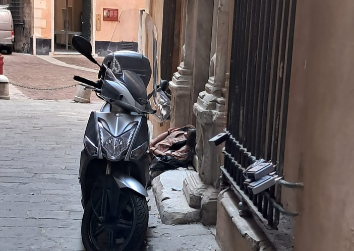 “Non è una guerra ai tossici, il problema è il sistema”: Andrea Piccardo denuncia il degrado nel centro storico di Genova “Non è una guerra ai tossici, il problema è il sistema”: Andrea Piccardo denuncia il degrado nel centro storico di Genova