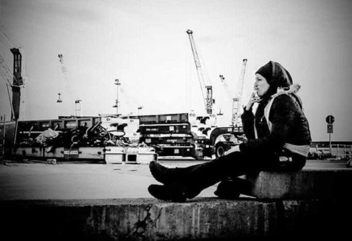 8 marzo - Guidare i carrelli per rompere gli schemi: la storia di Monica Tamburini, l'unica donna impiegata sulle banchine del porto di Genova 8 marzo - Guidare i carrelli per rompere gli schemi: la storia di Monica Tamburini, l'unica donna impiegata sulle banchine del porto di Genova