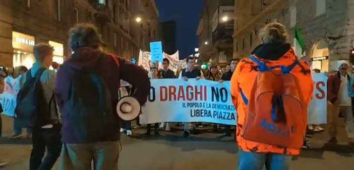 "No green pass", Libera Piazza non molla e rilancia: "Sabato manifestazione e corteo in centro"